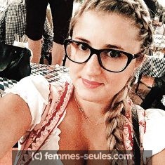 Joanne, étudiante a Amiens, cherche un mec torride