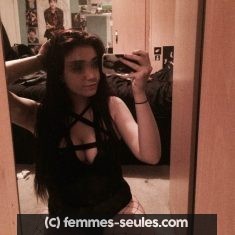 Fille jeune et coquine cherche a faire des rencontres a Arles