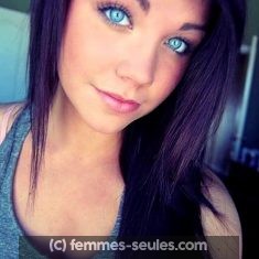 Jolie etudiante brune aux yeux bleus cherche rencontre a Bayonne