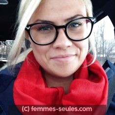 Rencontre avec une femme blonde a lunettes a Dijon