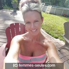 Isa, encore célibataire a 37 ans cherche homme charmeur a Avignon