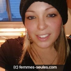 Nacera, jeune femme maghrébine a Bordeaux prête a rencontrer un homme décidé