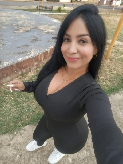 Femme seule disponible à Auray — Solveig, 38 ans, cherche un rencart chez elle