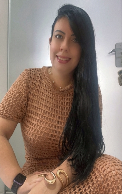 Assoiffée depuis trop longtemps — amante régulière cherche homme à Aurillac