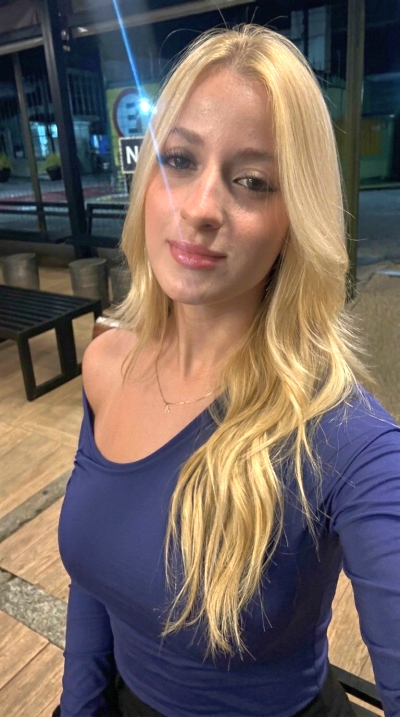 Femme cherche aventure hors mariage à Bourg-en-Bresse — rousse 33 ans disponible