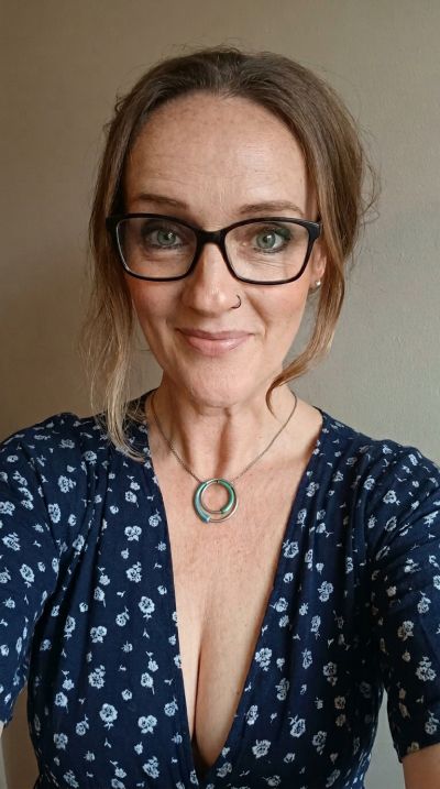 Femme coquine à Marseille cherche homme pour rencontre discrète