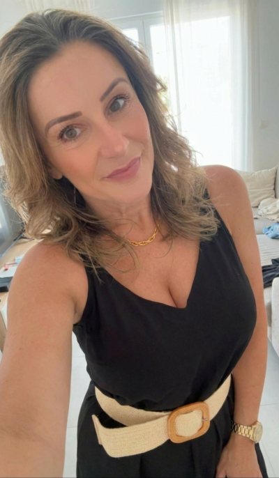 Femme mariée 54 ans Martigues cherche partenaire sexuel pour pause coquine soft