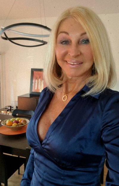 Femme libérée cherche rencontre sans lendemain discrète à Mont-Saint-Aignan