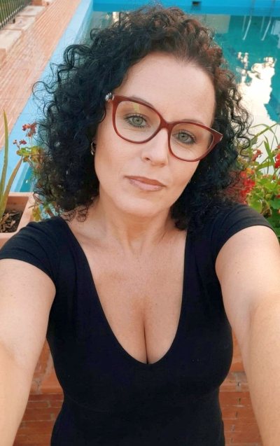 Frustrée à Vaulx-en-Velin, cette cougar cherche jeune homme pour rdv sans tabou