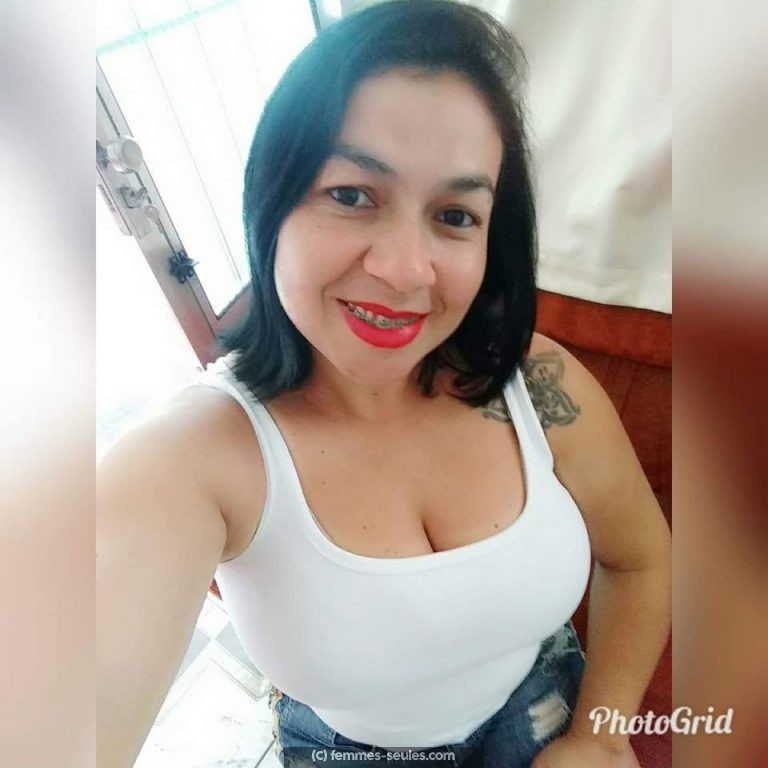 Jeune femme ronde brune, célibataire, aimerait un homme doux de Cannes