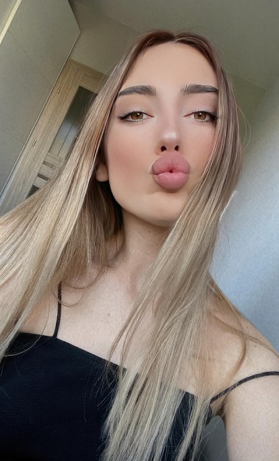 Delphine 21 ans à Joue-les-Tours cherche un flirt sexe sans prise de tête