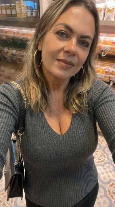 Femme célibataire à Vendôme cherche un plan cul discret