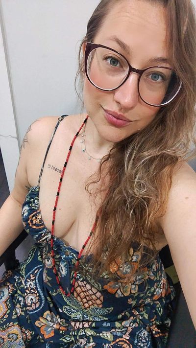 Femme célibataire à Lyon cherche rencontre sérieuse et complice