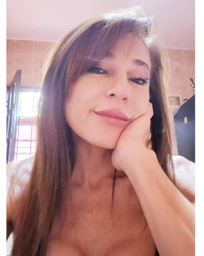 Femme célibataire à Aix cherche homme pour sexe sans engagement