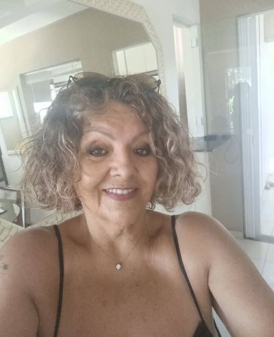 Femme mature à Aleria – Une femme attend un homme