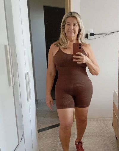 Épouse coquine de Cherbourg-en-Cotentin cherche homme discret