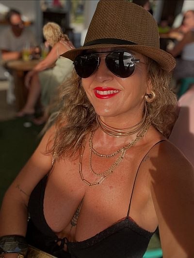 Femme seule à Lannion cherche homme pour plan cul discret et sans prise de tête