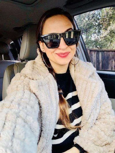 Il paraît qu&rsquo;on trouve tout sur internet. Sartene, femme seule.