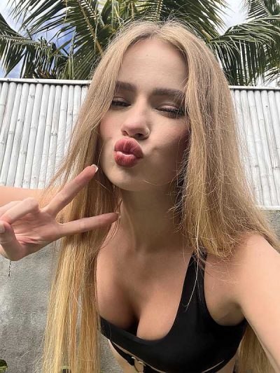 Femme célibataire chaude cherche sa moitié à Versailles