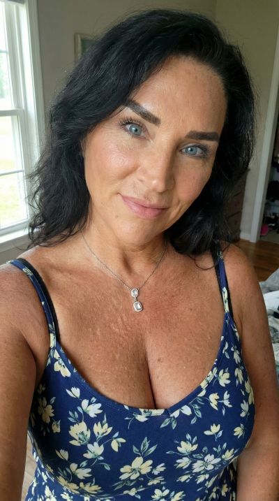 Femme célibataire chaude à Vendôme cherche sa moitié