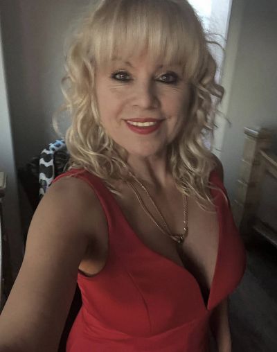 Femme célibataire à Vienne cherche homme pour sexe sans engagement