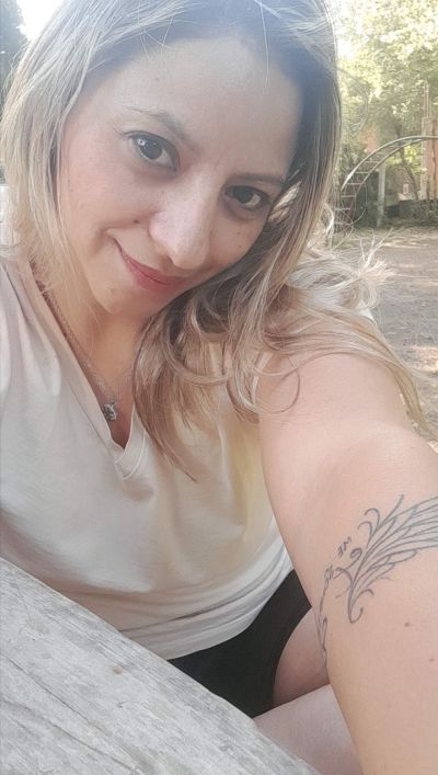 Femme de Sartene — Célibataire chaude avec un homme, pourquoi pas ?