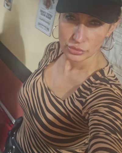 Femme célibataire libertine à Fougères cherche rencontres sincères